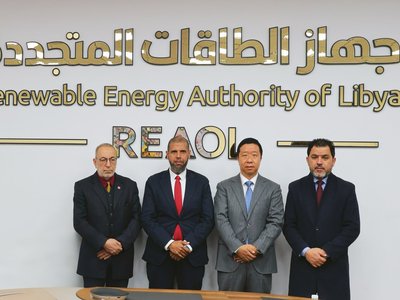 جهاز الطاقات المتجددة يبحث مع الجانب الصيني توسيع التعاون في مشاريع الطاقة النظيفة