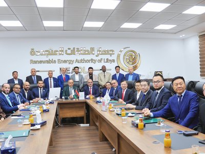 تعزيز التعاون الليبي الصيني في مجال الطاقات المتجددة